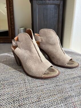 Frye Courtney Sling Back Heeled Suede Sandal Size 6